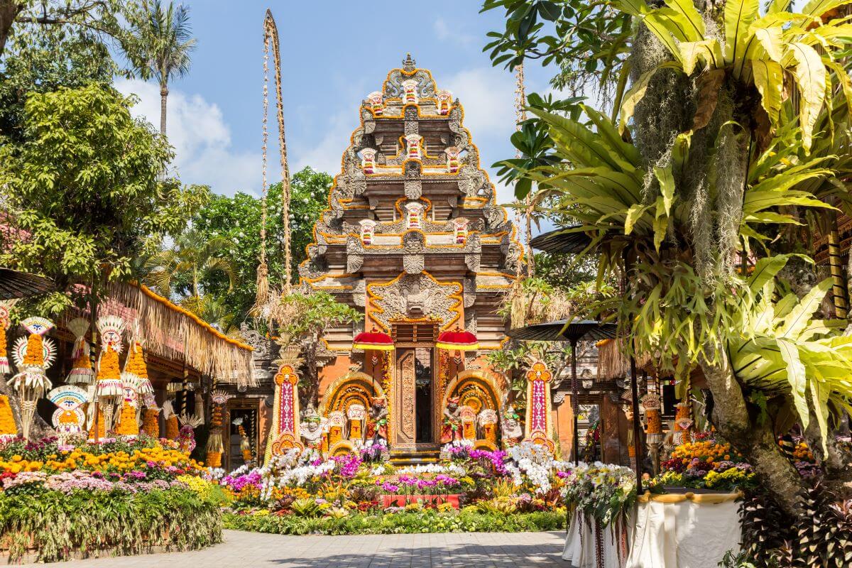Romantic Holiday Destinations with a Touch of Luxury 5 Ubud Palace Bali Indonesia