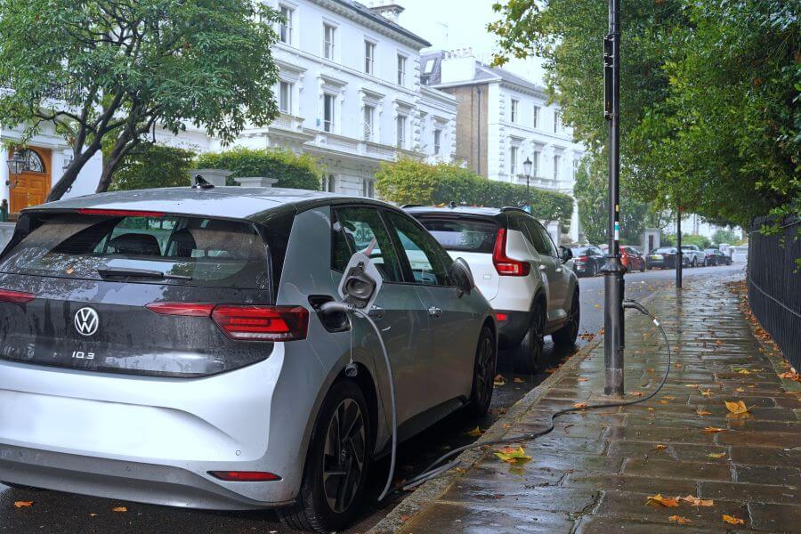 charging of lamppost in kensington