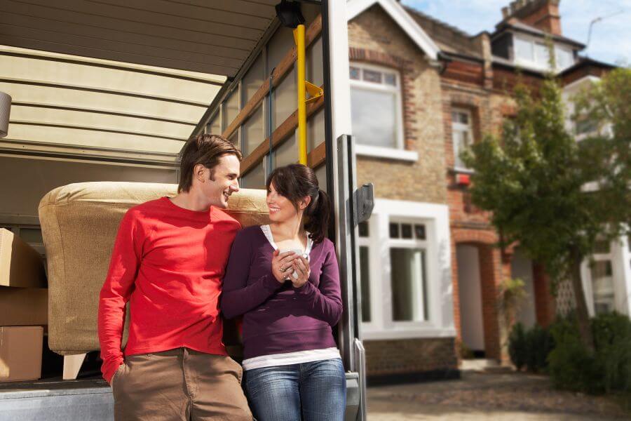 Transitioning Homes? How Temporary Storage Can Ease Your Move 4 couple pack up to move